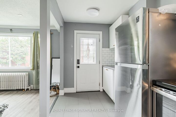 Property Photo:  2935 St Clair Avenue E  ON M4B 1N9 