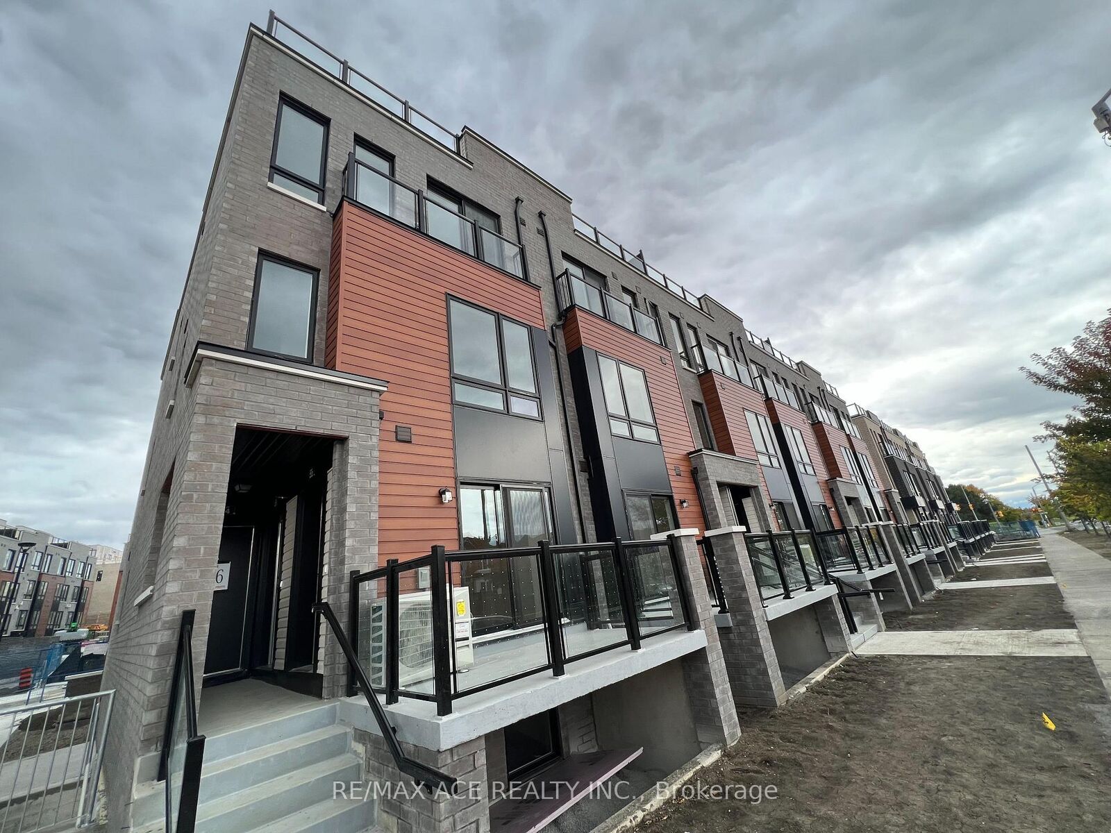 Property Photo:  245 McLevin Avenue 23  ON M1B 0E8 