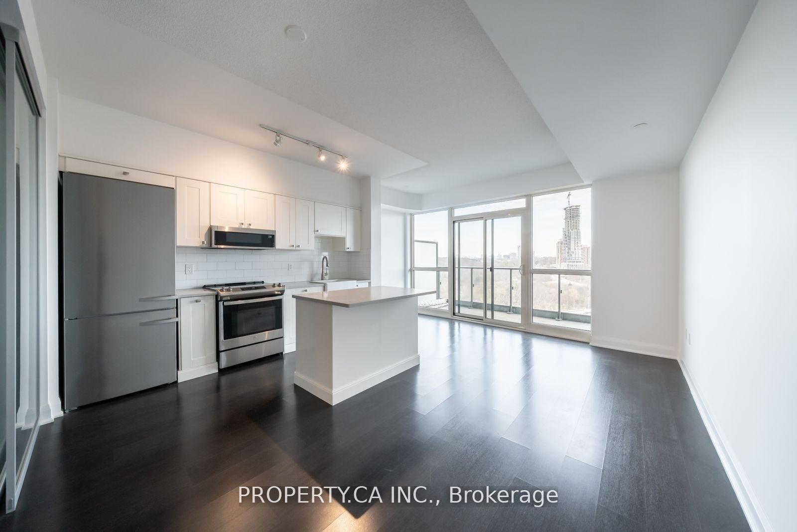 Property Photo:  160 Vanderhoof Avenue 601  ON M4G 0B7 
