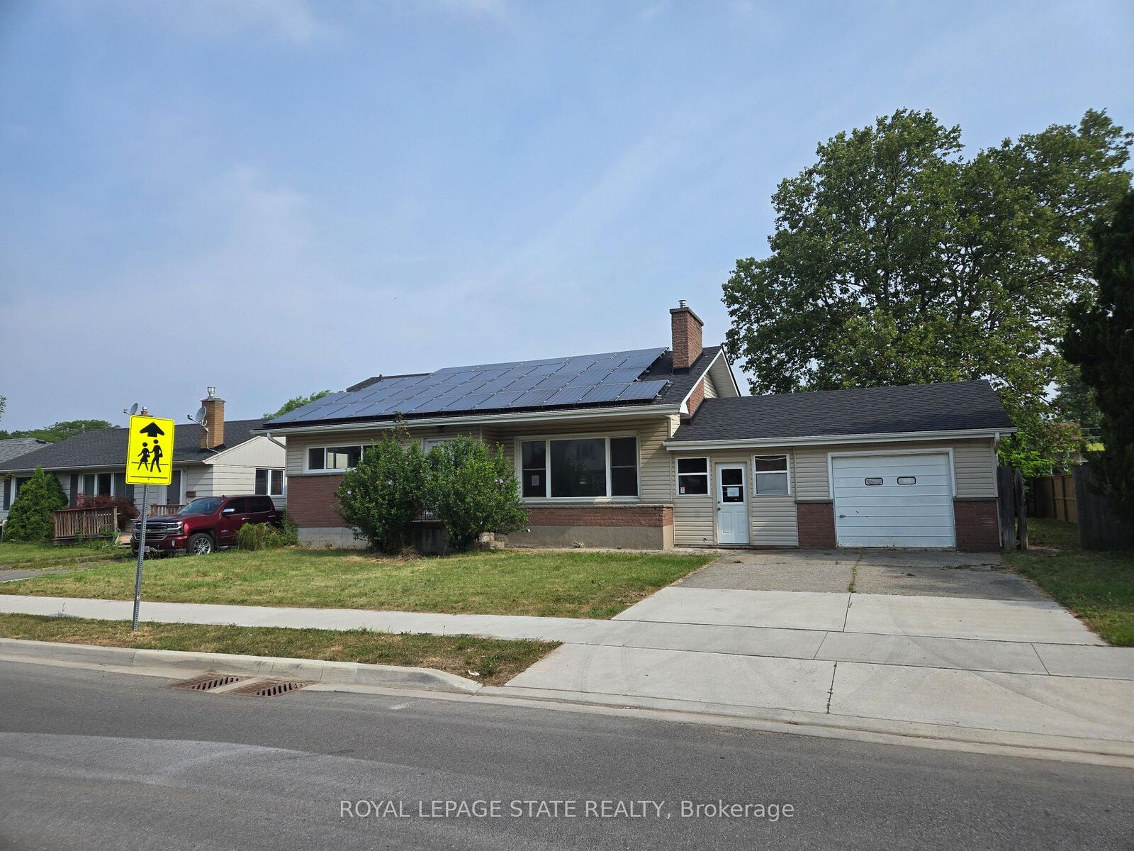 Property Photo: 16 Broderick Avenue ON L2V 2H4