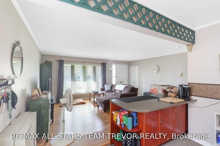 Property Photo: 344 Annshiela Drive ON L4P 3A5