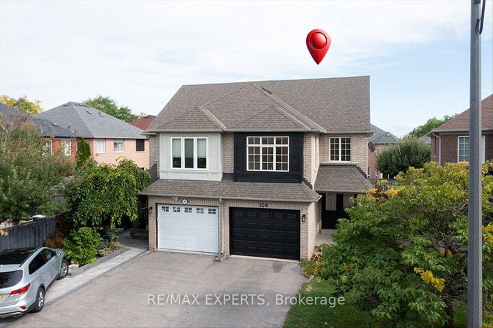 Property Photo:  104 Echo Ridge Crescent  ON L4H 2K1 