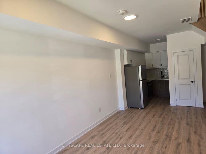 Property Photo:  531 Big Bay Point 7  ON L4N 3Z6 