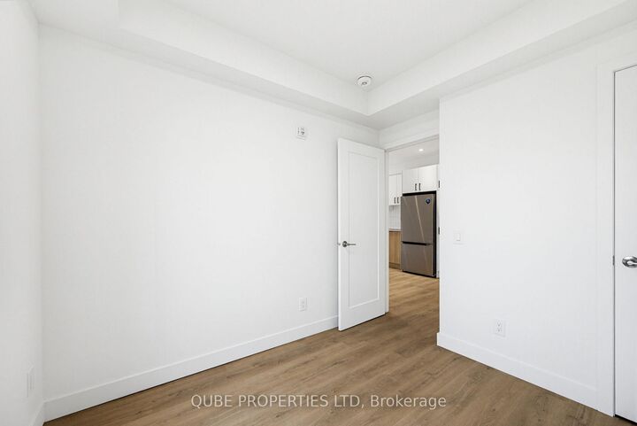 Property Photo:  15 Larch Street Unit 304  ON K1R 6W4 
