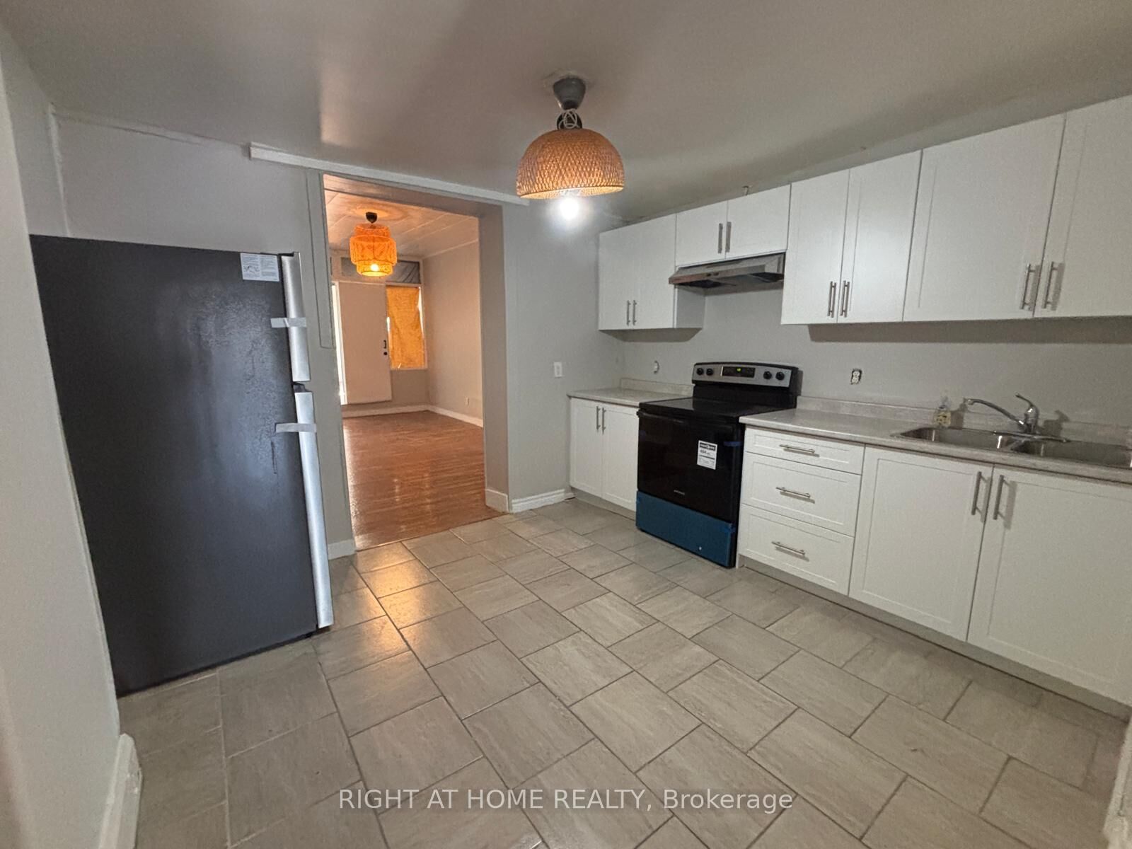 Property Photo:  505 Oakwood Avenue Upper  ON M6E 2W9 
