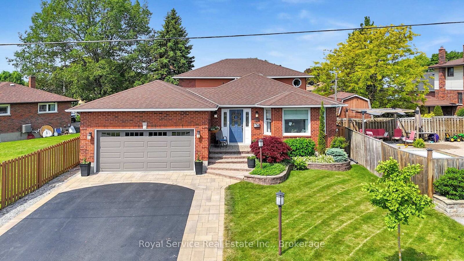 Property Photo:  88 Simpson Avenue  ON L1C 2J1 