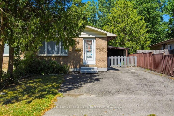 Property Photo:  17 Edgemere Crescent  ON N5Z 4M6 