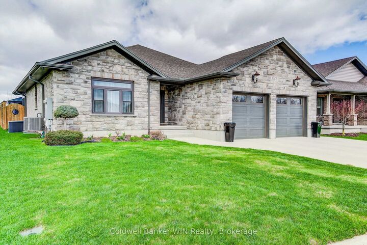 Property Photo:  1025 Reserve Avenue S  ON N4W 0B5 