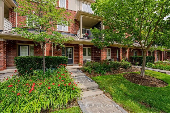 Property Photo: 109 Georgian Drive 21 ON L6H 0E7