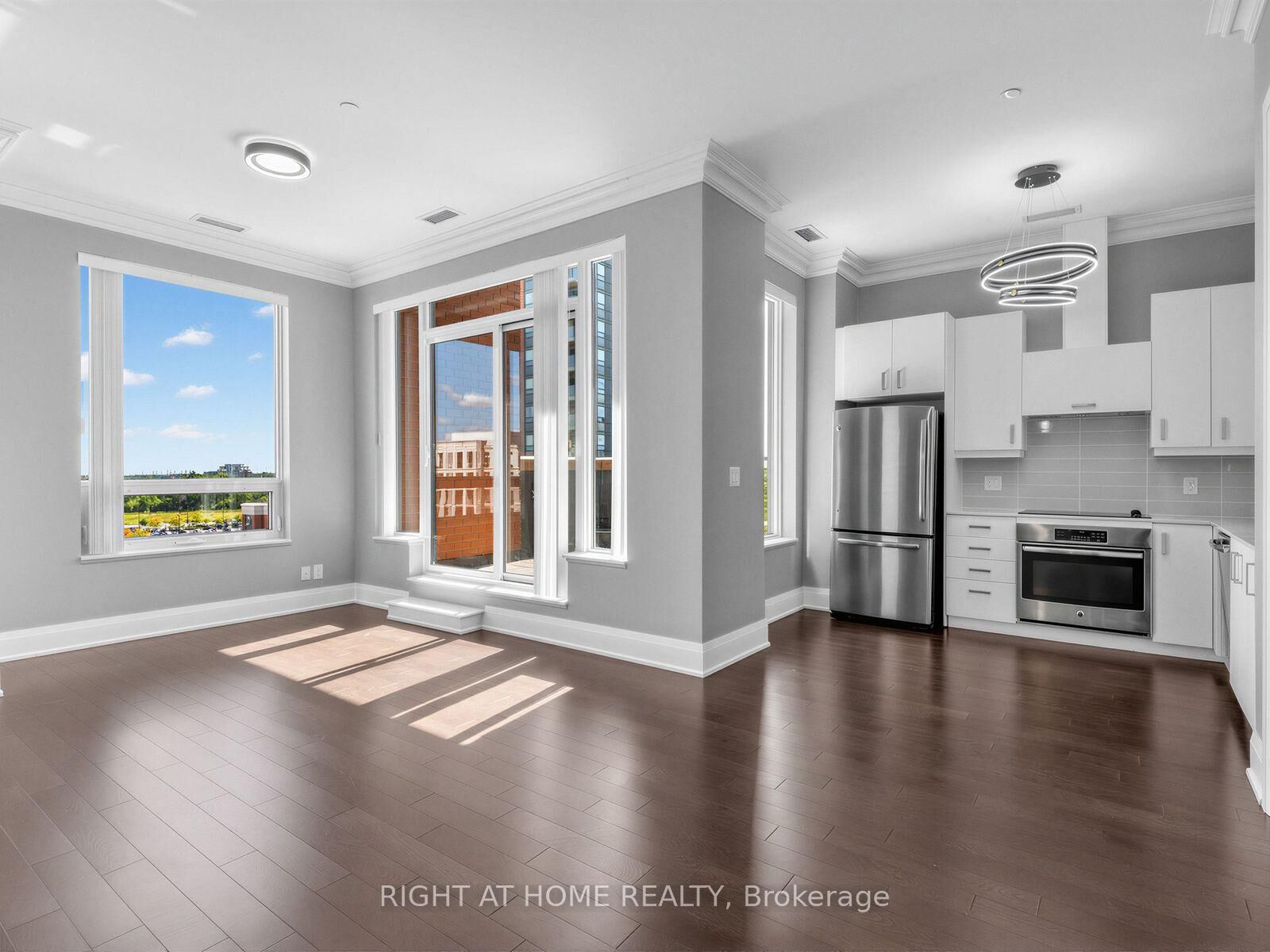 Property Photo:  28 Uptown Drive Ph16  ON L3R 5M5 