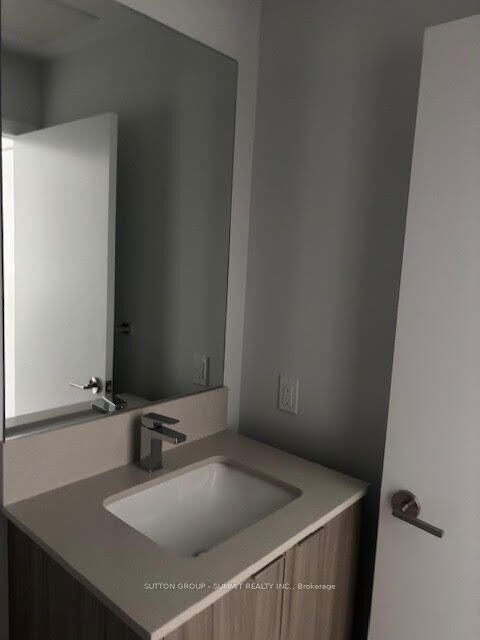 Property Photo:  430 Square One Drive 319  ON L5B 0R7 