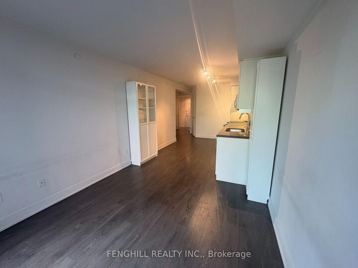 Property Photo:  525 Adelaide Street W 322  ON M5V 0N7 