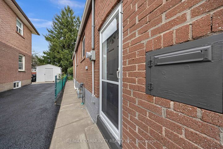 Property Photo:  50 Joanith Drive  ON M4B 1S7 