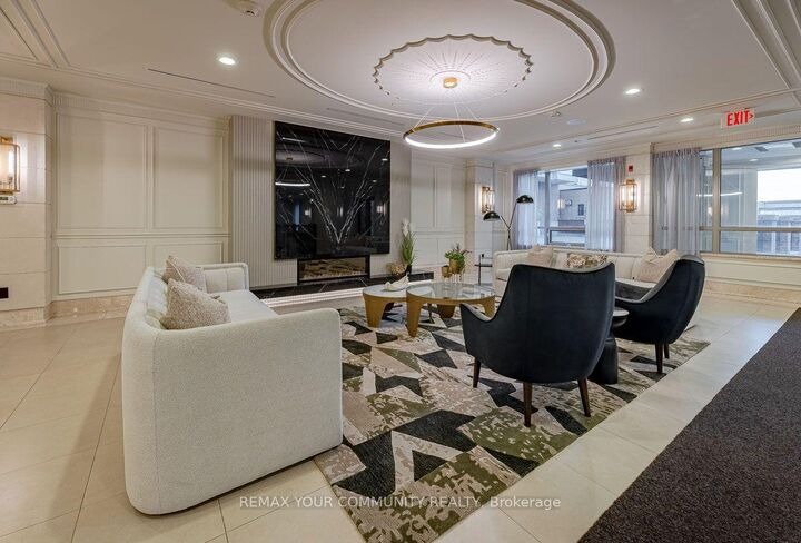 Property Photo:  10101 Yonge Street 520  ON L4C 0V6 