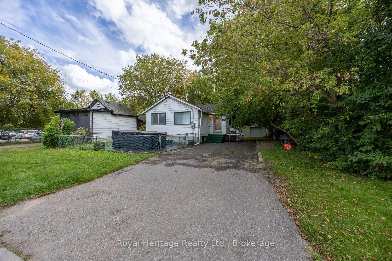 Property Photo:  207 Valencia Road  ON L1J 1P2 