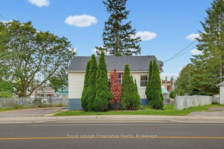 Property Photo:  106 Yeomans Street  ON K8P 3X7 