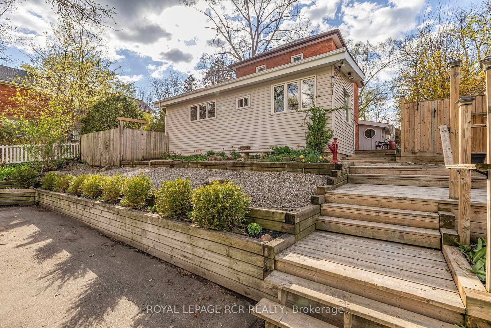 Property Photo:  91 King Street W  ON L7E 1A2 