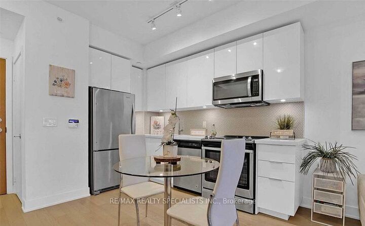 Property Photo:  30 Shore Breeze Drive 3714  ON M8V 0J1 