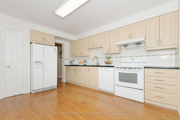 Property Photo:  57 Gypsy Roseway N/A  ON M2N 5Z1 