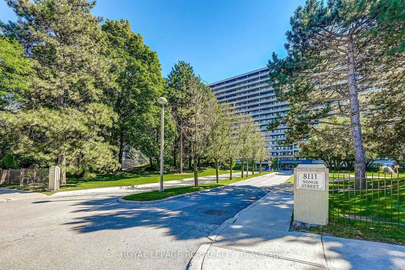Property Photo:  8111 Yonge Street 1612  ON L3T 4V9 