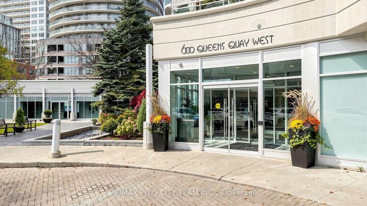 Property Photo:  600 Queens Quay W 827  ON M5V 3M3 