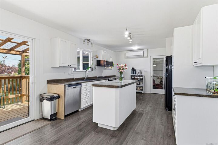 Property Photo:  920 Watson Cres  BC V9W 5N4 