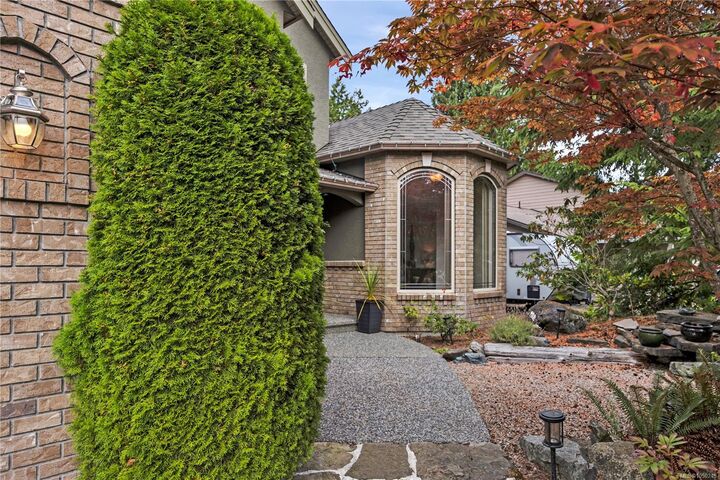 Property Photo: 901 Savary Dr BC V9K 1R7