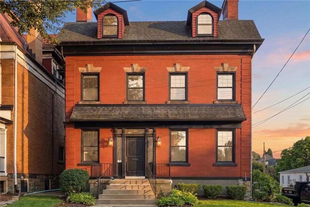 Property Photo:  5700 Elgin St  PA 15206 
