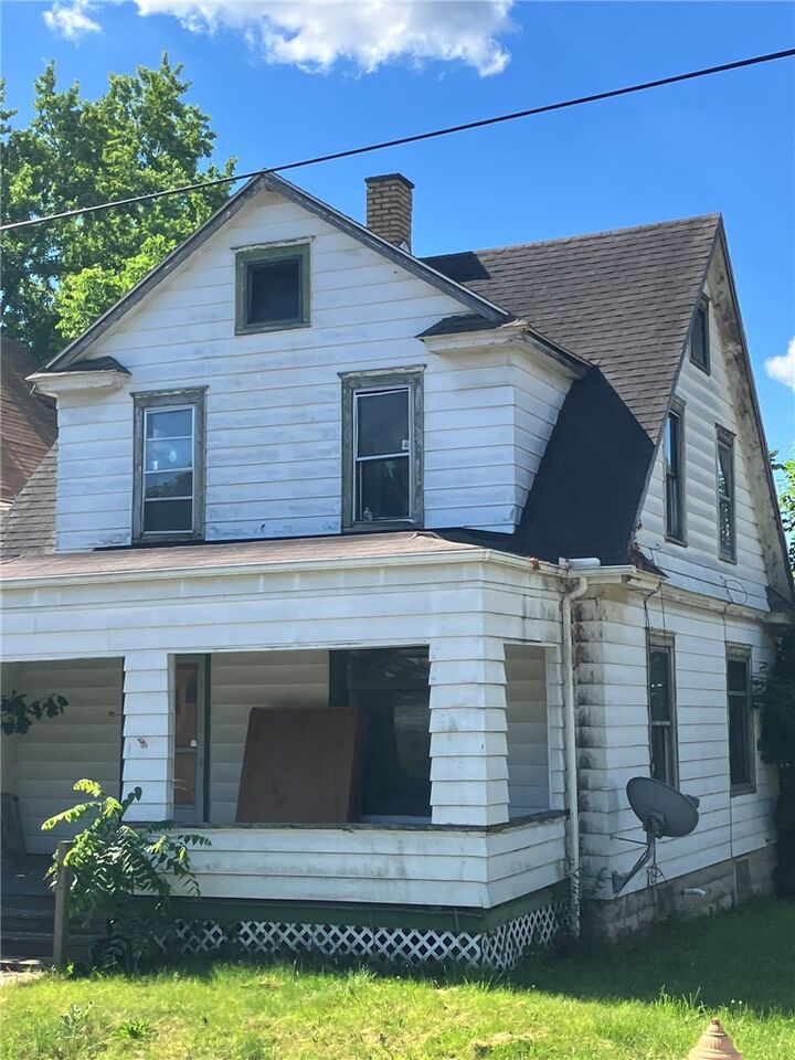 Property Photo:  541 Lorain St  PA 16146 