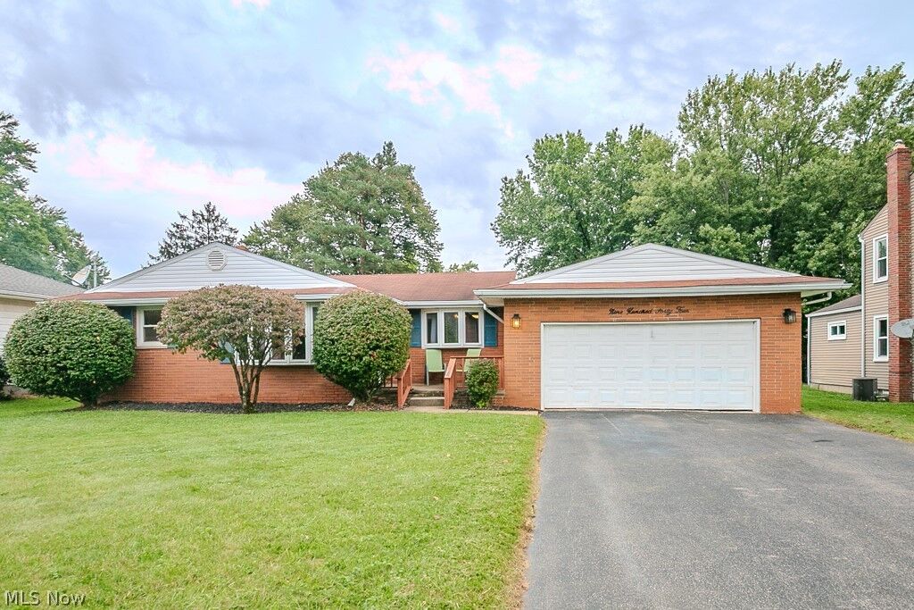 Property Photo: 944 Larkridge Avenue OH 44512