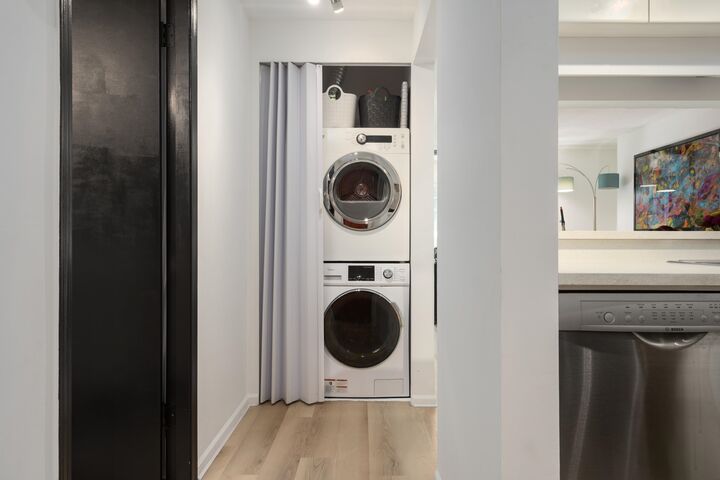 Property Photo:  1238 Melville Street 807  BC V6E 4N2 