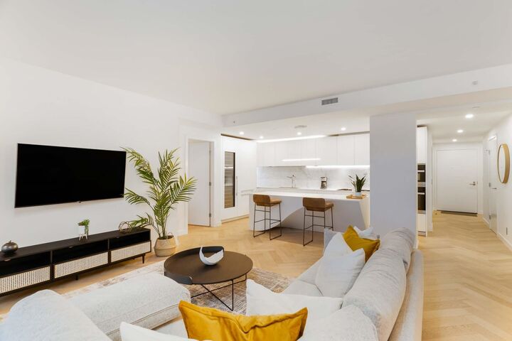 Property Photo: 1480 Howe Street 4906 BC V6Z 0G5