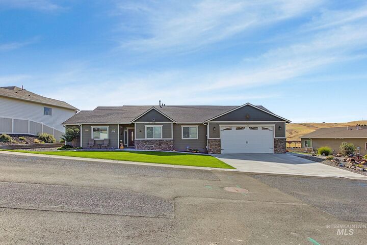 Property Photo: 2541 3rd Ave WA 99403