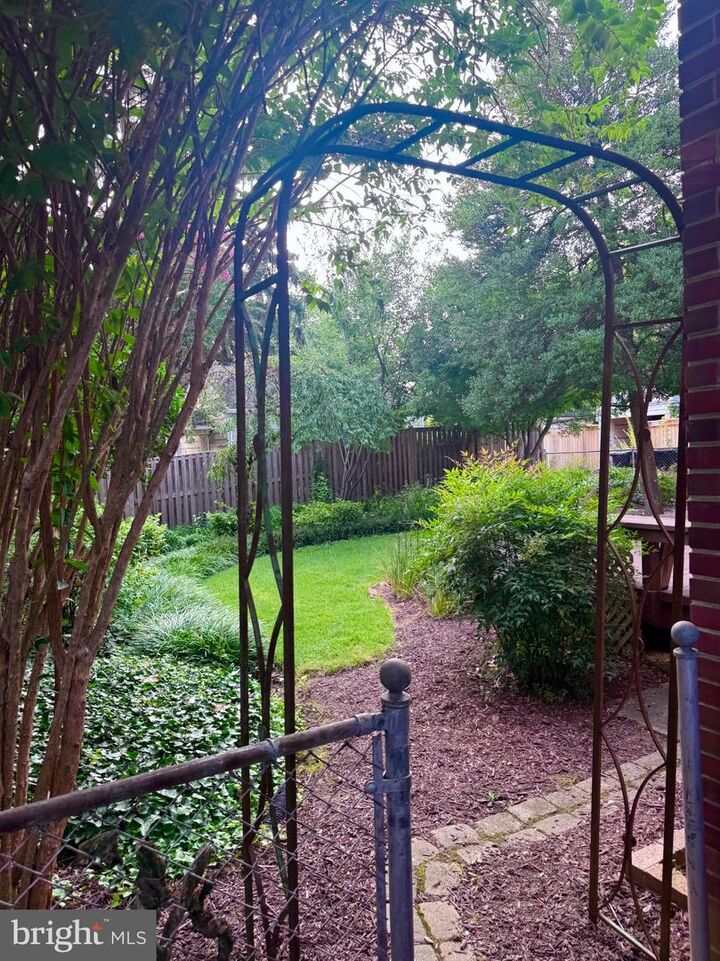 Property Photo:  4526 NW 44th Street NW  DC 20016 