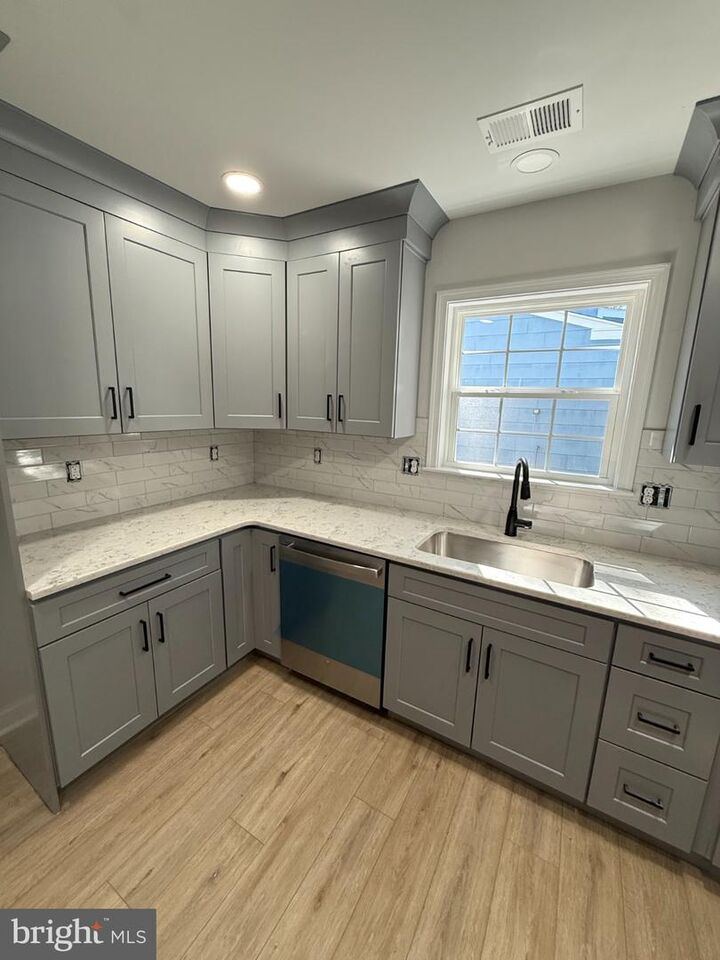 Property Photo:  7017 Collins Avenue  NJ 08109 