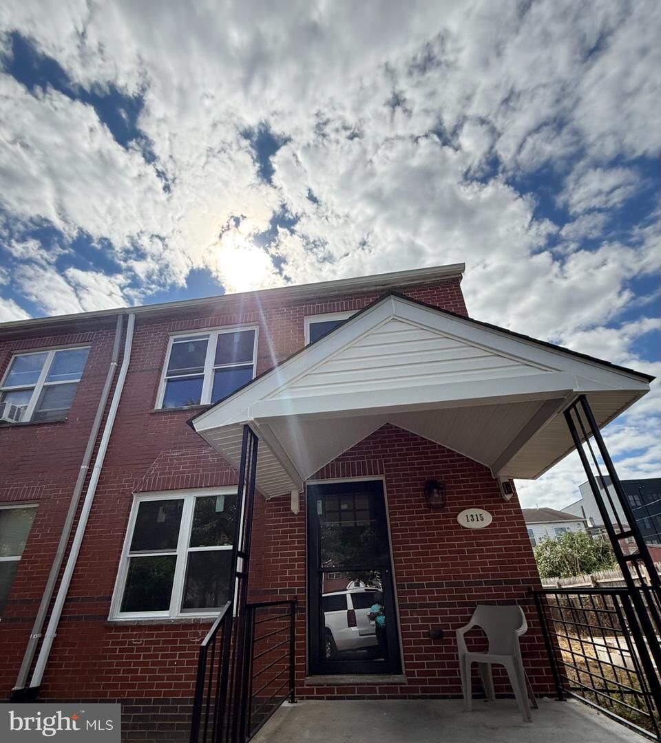 Property Photo:  1315 Ogden Court  PA 19123 