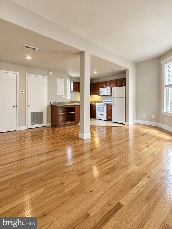 Property Photo:  209 Hanover Street #3  VA 22401 