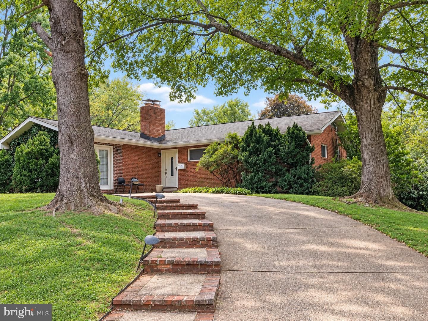 Property Photo:  4204 Hatton Court  VA 22311 