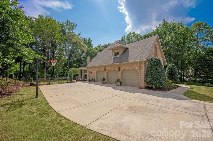 Property Photo:  1005 Firethorne Club Drive  NC 28173 