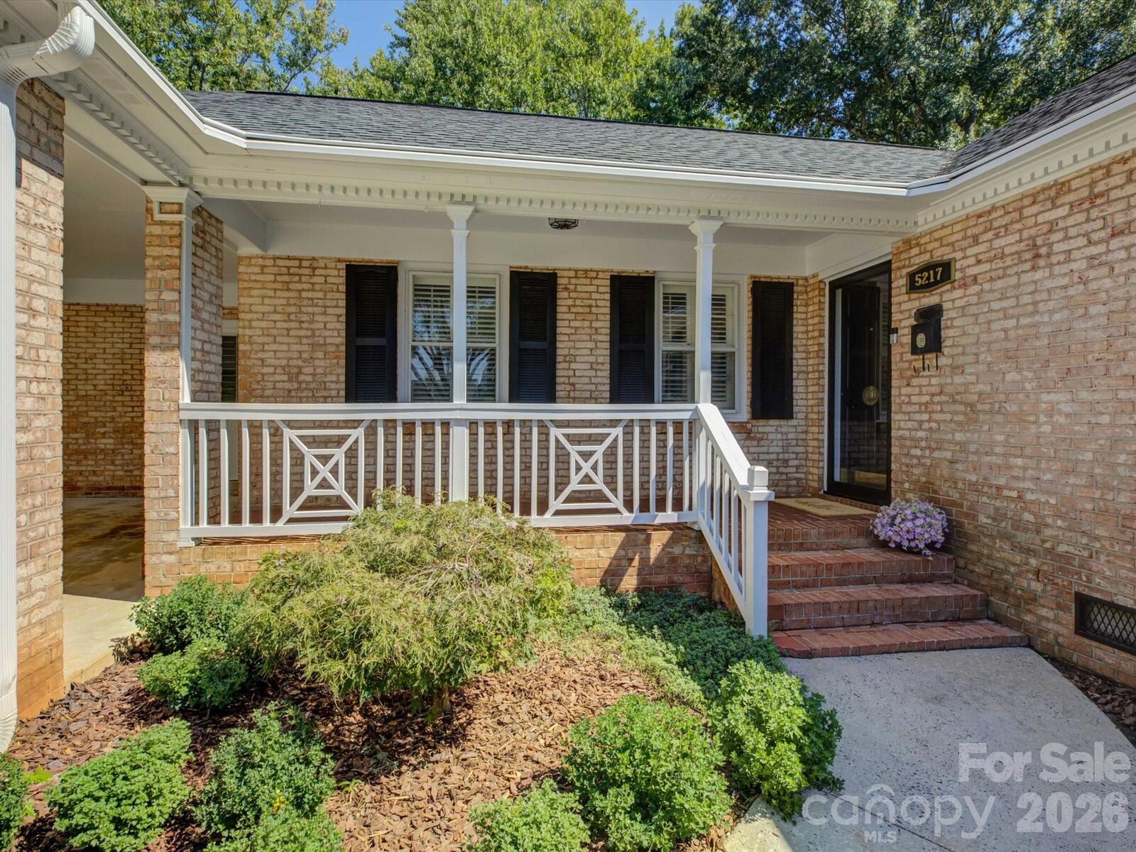 Property Photo: 5217 Londonderry Road NC 28210