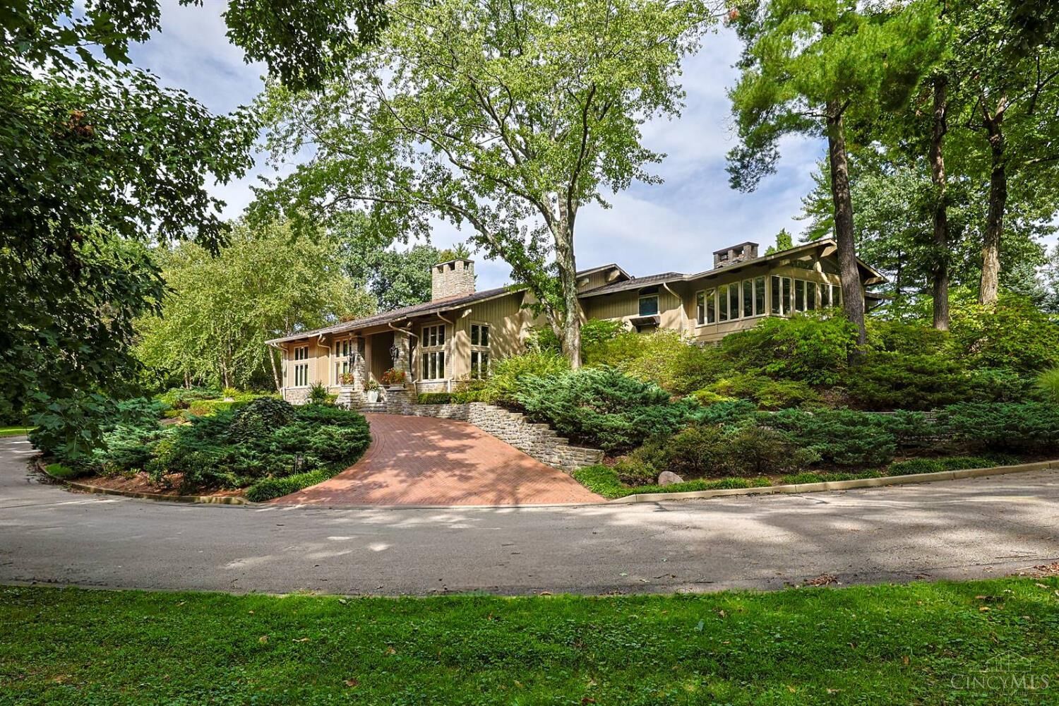 Property Photo: 736 Elsinboro Drive OH 45226