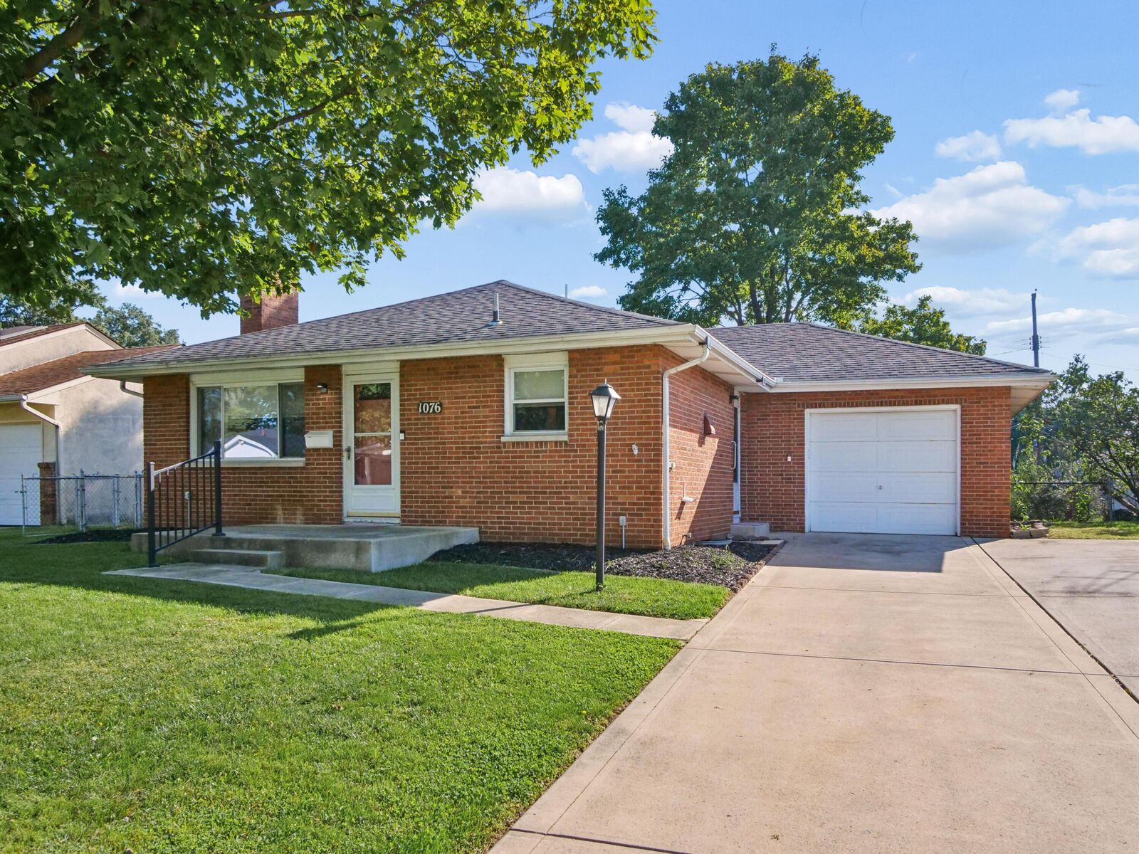 Property Photo:  1076 Chestershire Road  OH 43204 