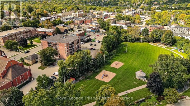Property Photo:  217 Thames Street South 101  ON N5C 2T6 