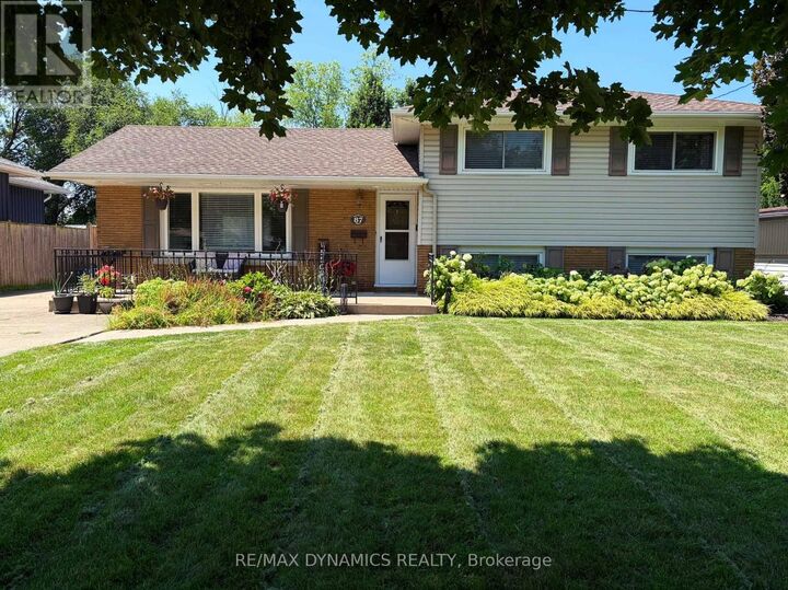 Property Photo: 87 Rochelle Drive ON L2M 6Y7