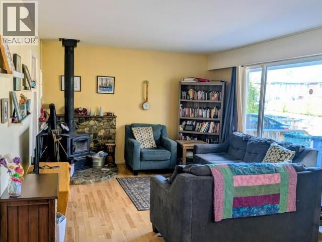 Photo de la propriété:  25 Takhini Ave  YT Y1A 3N5 