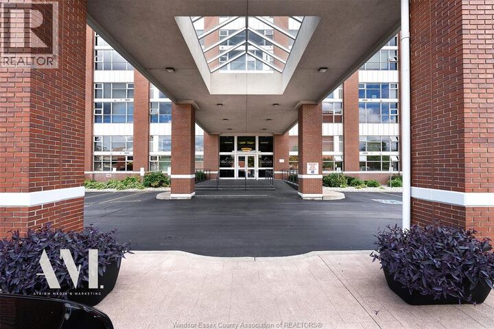 Property Photo:  2175 Wyandotte St Northwest 312  ON N8Y 5B9 