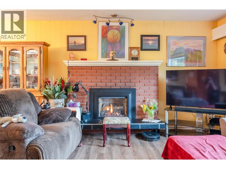 Property Photo:  902 Maccleave Avenue  BC V2A 3C5 