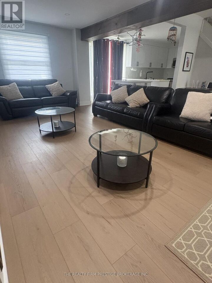 Property Photo:  612 Fox Mill Place Main/Upper  ON N6J 2B2 