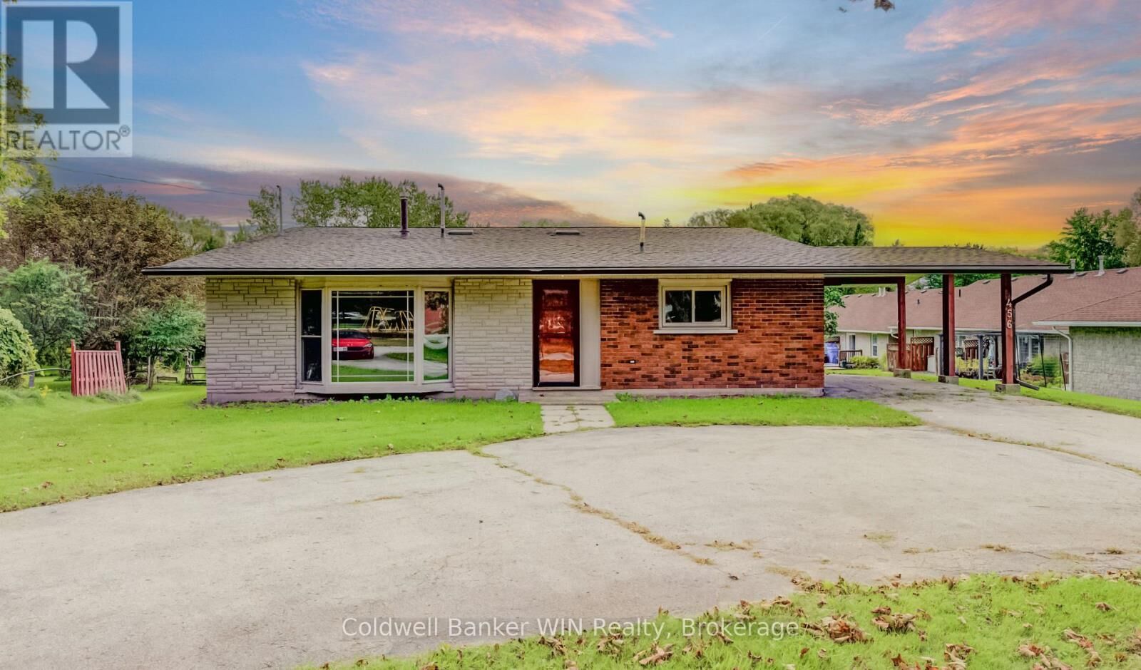 Property Photo: 456 Queen Street West ON N0G 2L3