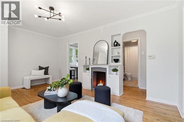 Property Photo:  132 Spadina Road East  ON N2M 3X4 